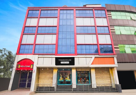 Super Townhouse Butler Road Near Maripur Chowk