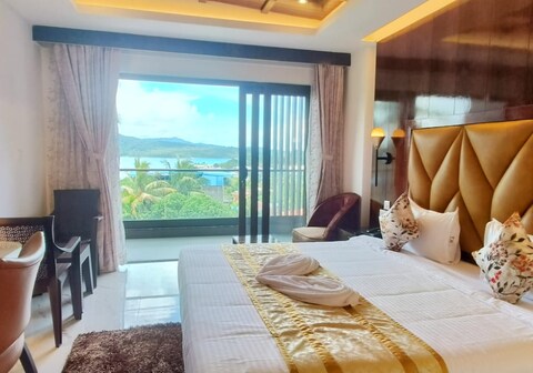 The Harriet Sea View | Where The Mountains Beckon