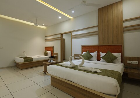 HOTEL DECENT