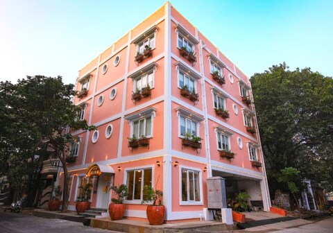 Hotel Aura by Woco Stays