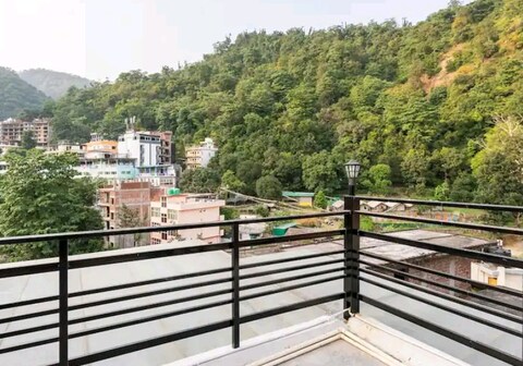 Entire Floor Modern 3BR 3Full Bath Luxury Home Vacationer