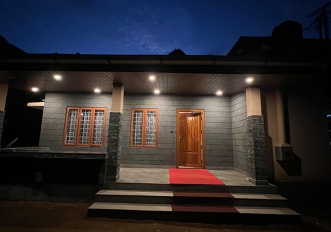 Snowcrist cottages munnar