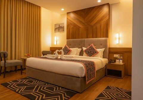 Hotel Luxurio InHouse Barista Cafe, Near Golden Temple