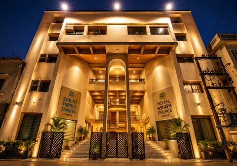 Ashish Palace - A City Centre Hotel