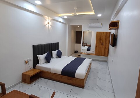 Hotel The Grand Jashi Residency