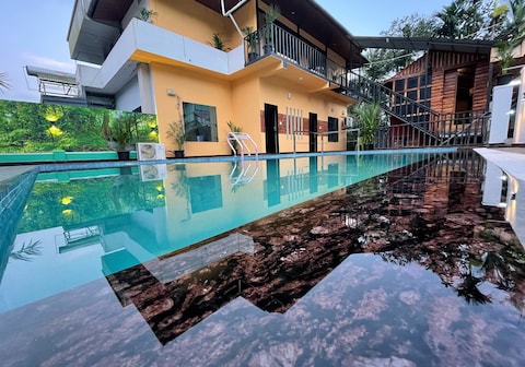 Avalley Service Villa