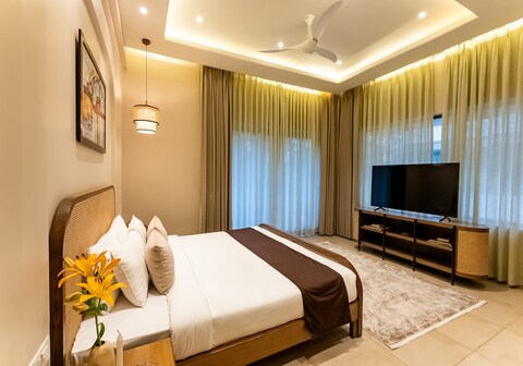 Luxury Coastal Villa in Morjim