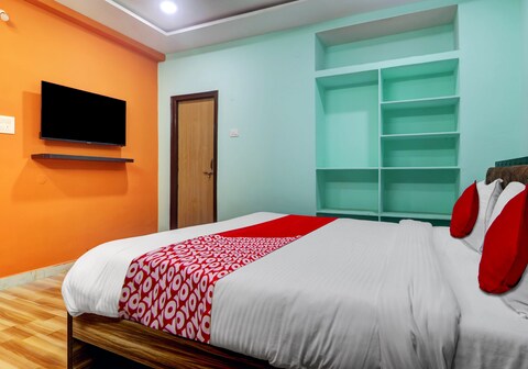 Hotel O S Grand Residency