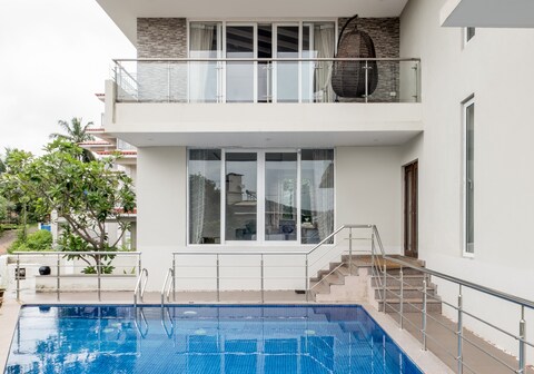 Staymaster Deja Blue |3 BHK | Fab Views+Pvt Pool