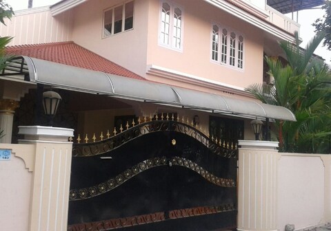 Charlys holiday villa