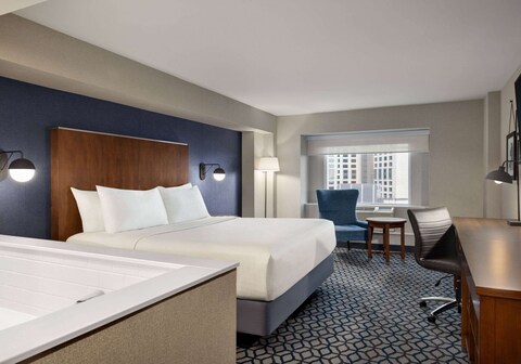 Wyndham Fallsview Hotel