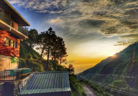 Brookside Retreat Safarmaina Resort | Rooms & Pool