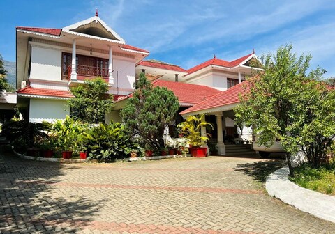 Chandana Royal Resort