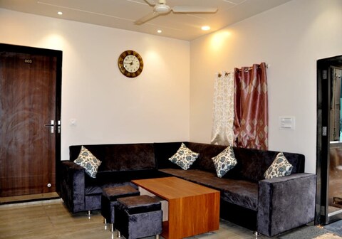 Shambu's Villa MountAbu