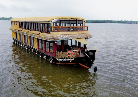 Meghavarsham House boat