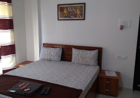2 BHK Apartment in Hiranandani Estate