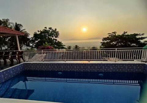 White House by Oxystays