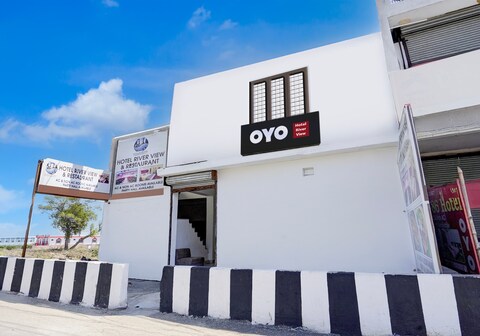 Hotel O River View & Restaurant