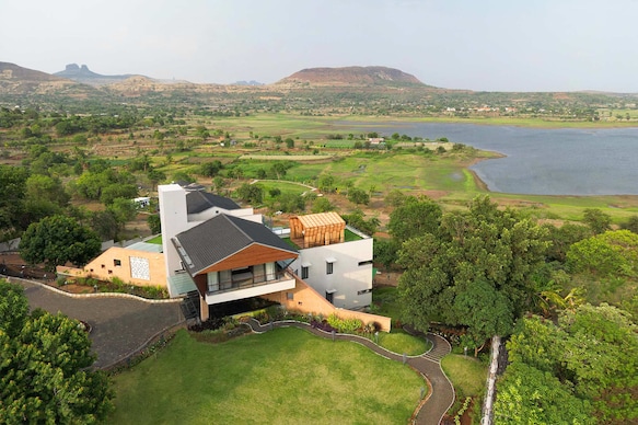 StayVista at Pearl Lakeview Mansion