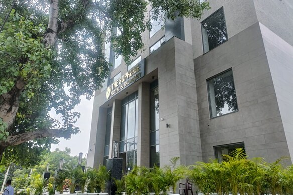 The Supreme Hotel and Banquet