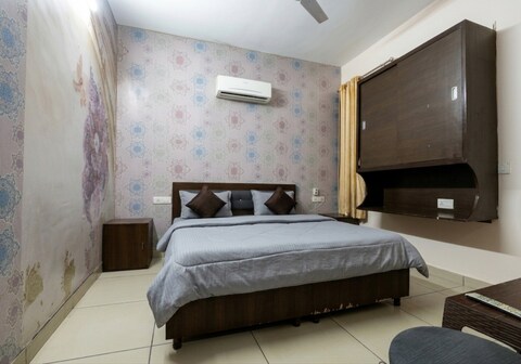 Hotel Divine