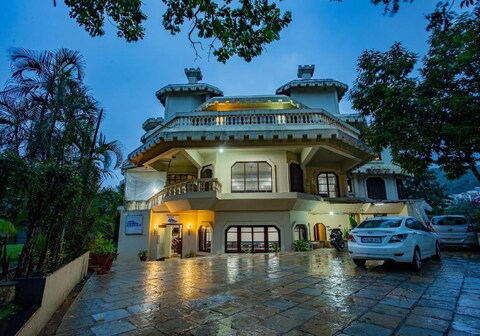 Hillscape | Entire 8 BHK Villa