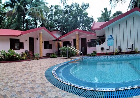 Harbor Court Beach Resort