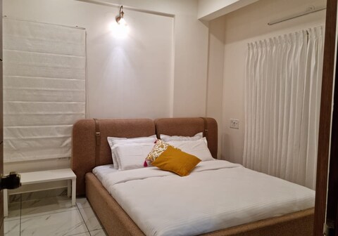 Lovely, peaceful newly builtup home with balconies