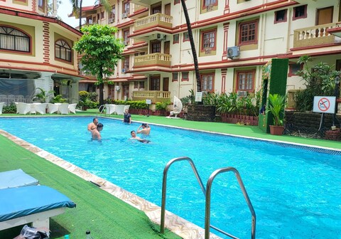 1BHK- pool view Apartment - 2mins Candolim Beach