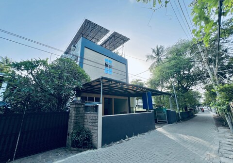 Solo Ace Homes | Rooms & Caretaker