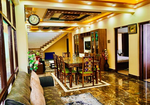 Royal Retreat Homestay