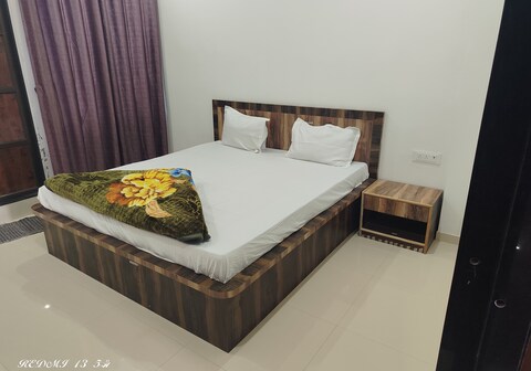 Nitharwal Palace Hotel Near Khatu Shyam Mandir