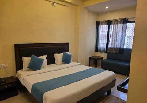 Hotel Raj and Restaurant