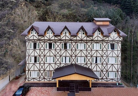 Sahara Grand Hills nearby Dal Lake