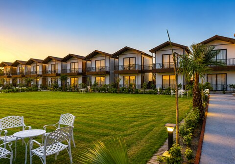 Aayovea Resort Ayodhya Near Ram Mandir & Saryu River