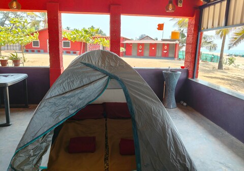 Sea facing tent stay