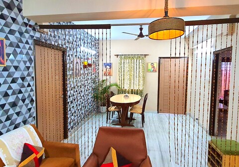 Bollywood Themed 4 AC Bedrooms, Big Hall, Kitchen