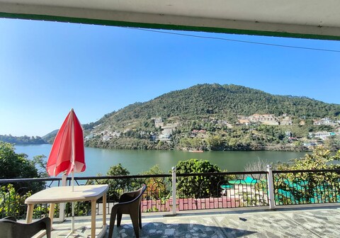 Kiran lake paradise -Lake facing