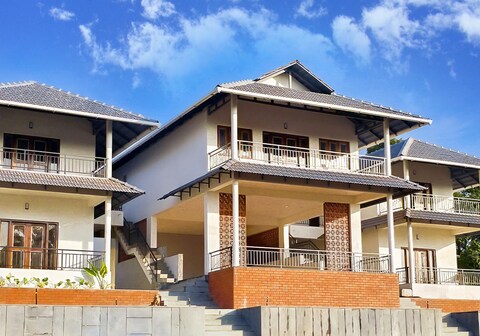 Hillock Vista by Triptastic Holidaze