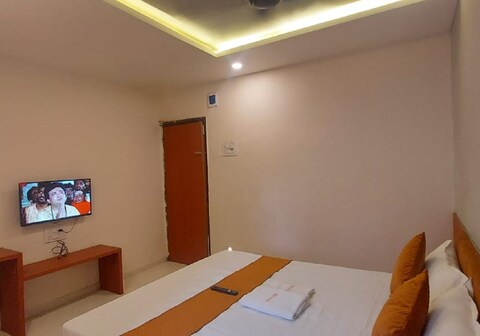 Hotel Kapish International