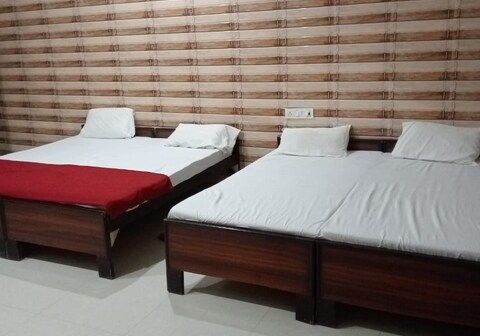 Priyakant zoo sadan Vrindavan Home Stay