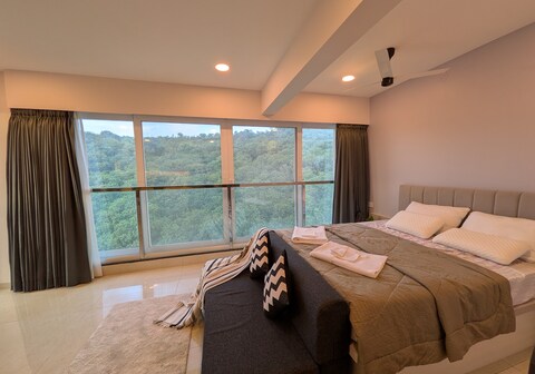 Modern Hill View Studio Work Friendly Pashann