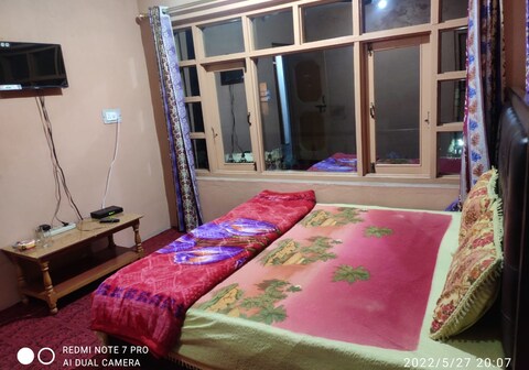 Gul Maroof Homestay