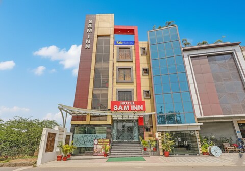 FabHotel Sam Inn