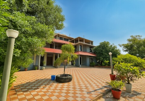 The Moonlight Resort, Indore