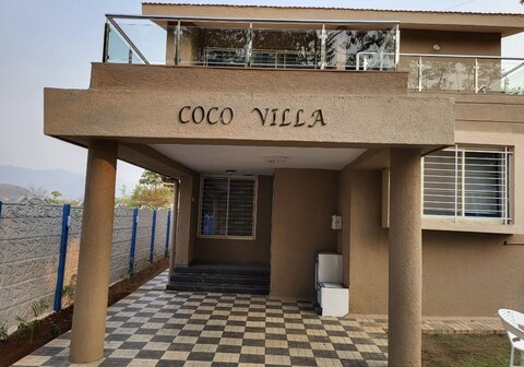 Coco Villa with Private Pool, Karjat