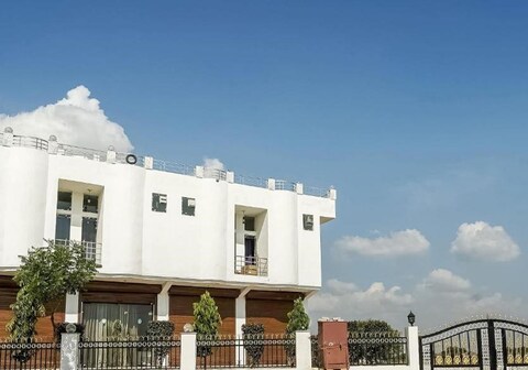 Krish Hotel