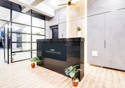 Super Townhouse De Alphabet Kukatpally Near Nexus Mall