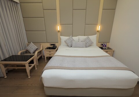 Hotel Sovereign (Pure Veg)