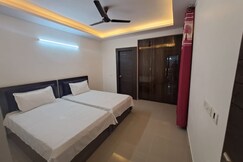 2 BHK Entire Flat nr Hindon Airport Bharat City, Ghaziabad 2 BHK Entire Flat nr Hindon Airport Bharat City, Ghaziabad